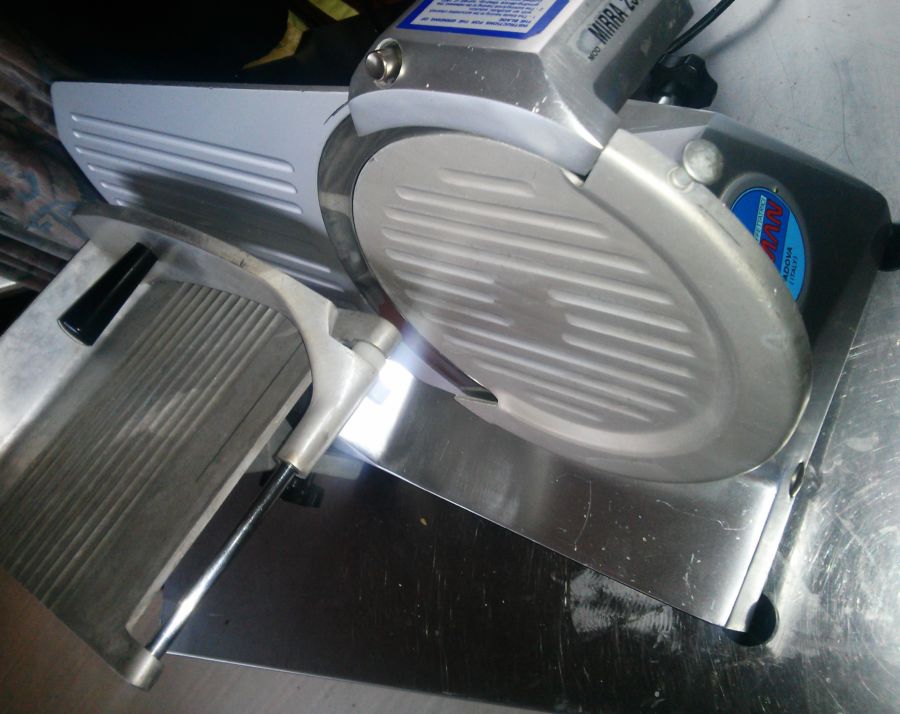 How to Choose the Best Meat Slicer